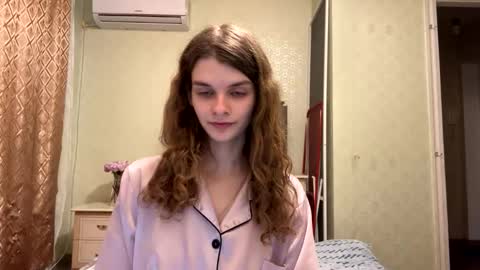 Snapshot of cute_kitte chatting on 19, 10, 2025 cute_kitte online show from 19, 10, 2025