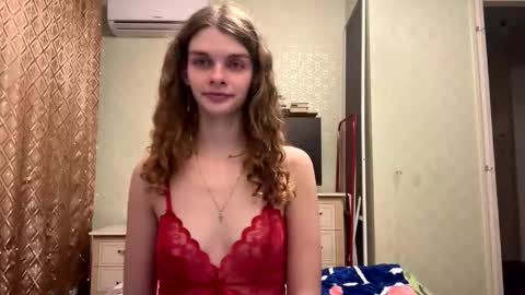 Snapshot of cute_kitte chatting on 8, 11, 2025 cute_kitte online show from 8, 11, 2025