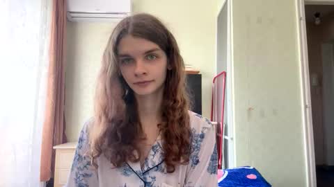 Snapshot of cute_kitte chatting on 14, 11, 2025 cute_kitte online show from 14, 11, 2025