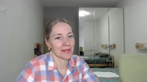 cute_lion_ online show from 13, 5, 2026