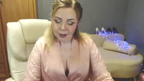 cute_phoenix online show from 18, 6, 2026