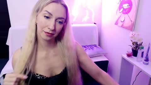 Snapshot of cute_smile_shy chatting on 3, 3, 2026 cute_smile_shy online show from 3, 3, 2026