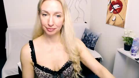 Snapshot of cute_smile_shy chatting on 5, 4, 2026 cute_smile_shy online show from 5, 4, 2026