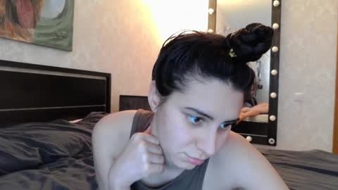 cute_strawberry_ online show from 16, 12, 2024