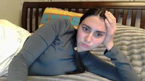cute_strawberry_ online show from 6, 1, 2025