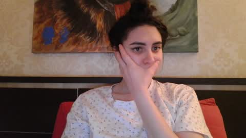 cute_strawberry_ online show from 6, 2, 2025