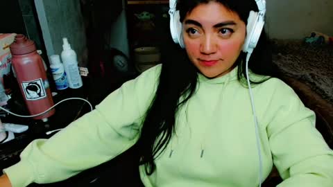 Snapshot of cuteambervi chatting on 2, 2, 2025 Princess Amber online show from 2, 2, 2025