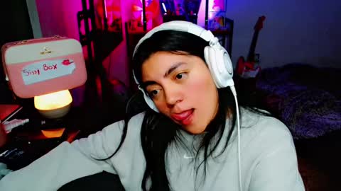 Snapshot of cuteambervi chatting on 4, 2, 2025 Princess Amber online show from 4, 2, 2025