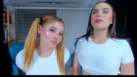 Snapshot of cuteanddesesperate chatting on 10, 1, 2025 WANNA SEE MORE OF TWINS online show from 10, 1, 2025