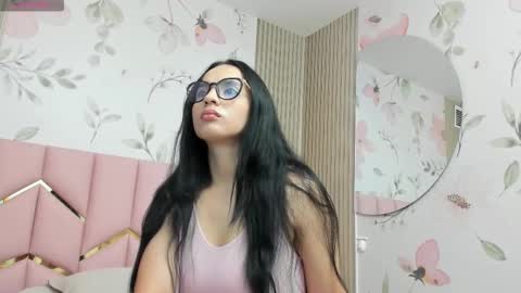 Snapshot of cutebaby4u_ chatting on 30, 9, 2025 Emmy online show from 30, 9, 2025