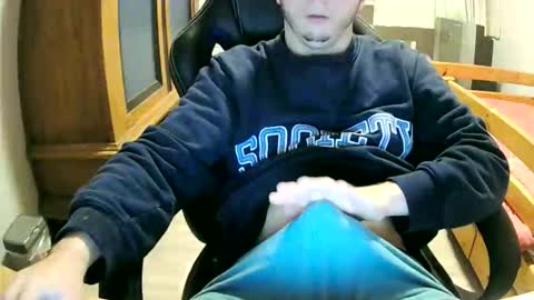 Cuteboy090 online show from 19, 10, 2025