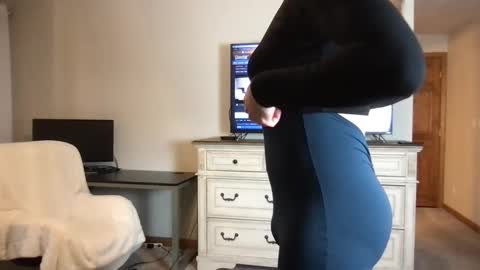 Snapshot of cutebutt_17 chatting on 4, 1, 2025 cutebutt_17 online show from 4, 1, 2025