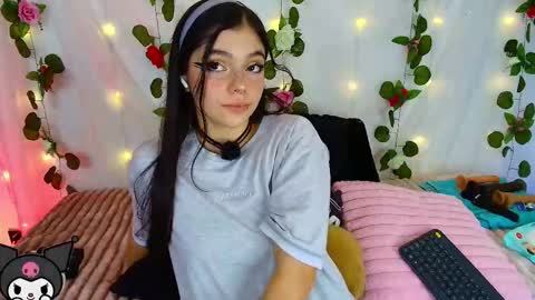 Snapshot of cutee_andrea chatting on 31, 10, 2025 Andrea 3 online show from 31, 10, 2025