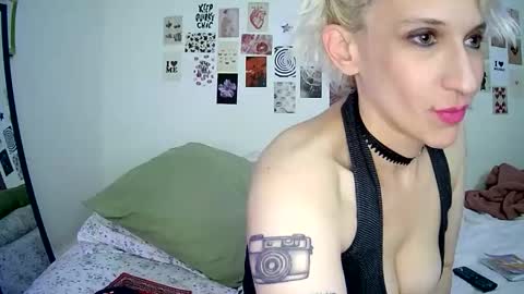 Snapshot of cutefemme chatting on 26, 11, 2025 Bella online show from 26, 11, 2025