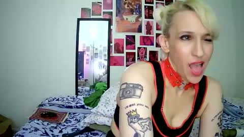 Snapshot of cutefemme chatting on 15, 3, 2026 Bella online show from 15, 3, 2026