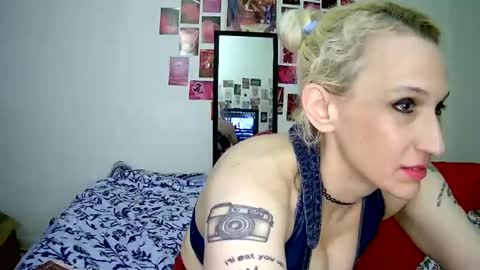 Snapshot of cutefemme chatting on 25, 3, 2026 Bella online show from 25, 3, 2026