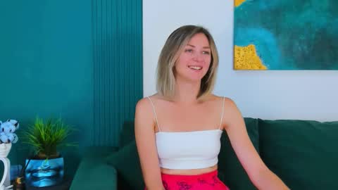 Snapshot of cutemirage chatting on 22, 9, 2025 cutemirage online show from 22, 9, 2025