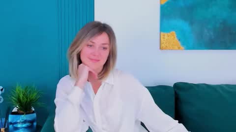 Snapshot of cutemirage chatting on 26, 9, 2025 cutemirage online show from 26, 9, 2025