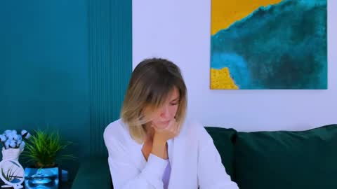 Snapshot of cutemirage chatting on 3, 10, 2025 cutemirage online show from 3, 10, 2025