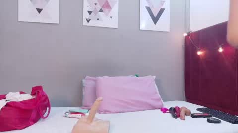cutepetitee online show from 15, 6, 2026