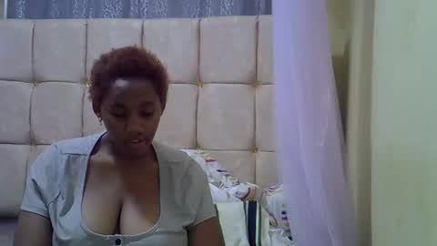 Snapshot of cutestebony1 chatting on 25, 5, 2026 cutestebony1 online show from 25, 5, 2026