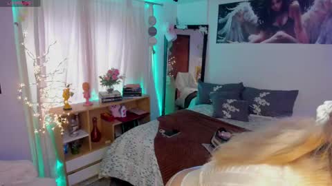 cuteweed420 online show from 13, 5, 2026