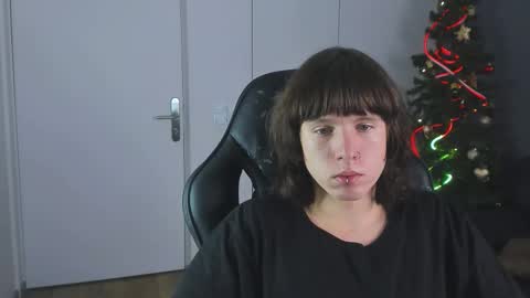 cutiekai_ online show from 21, 12, 2025