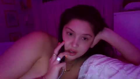 Snapshot of cutieoggg420 chatting on 24, 12, 2024 Cutieoggg420 online show from 24, 12, 2024