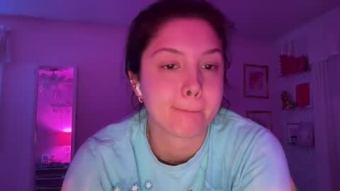 Snapshot of cutieoggg420 chatting on 2, 1, 2025 Cutieoggg420 online show from 2, 1, 2025