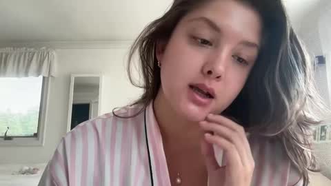 Snapshot of cutieoggg420 chatting on 8, 9, 2025 Cutieoggg420 online show from 8, 9, 2025