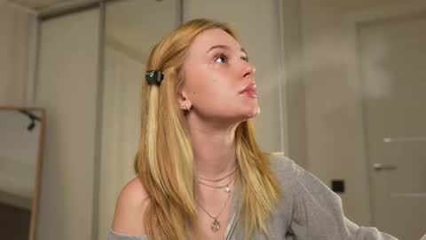 Snapshot of cyberheart_ chatting on 14, 9, 2025 EMILY online show from 14, 9, 2025