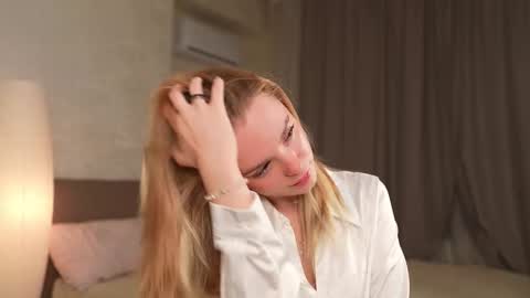 Snapshot of cyberheart_ chatting on 10, 10, 2025 EMILY online show from 10, 10, 2025