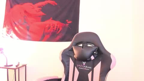 cel I am independent Help me reach 200 thumbs up uwu online show from 19, 2, 2026