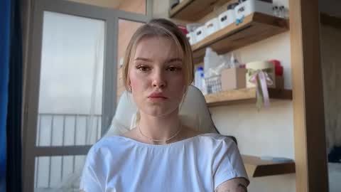 Im Emi streaming with my friend Reyna today online show from 12, 4, 2026