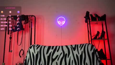 Snapshot of cyberxgoddess_ chatting on 4, 2, 2026 Lily Goddess online show from 4, 2, 2026