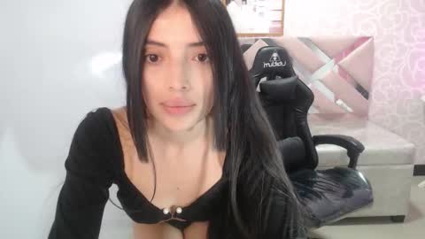 Snapshot of cynthia_ch chatting on 2, 10, 2025 CINTIA ARAUJO online show from 2, 10, 2025