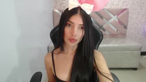 Snapshot of cynthia_ch chatting on 19, 10, 2025 CINTIA ARAUJO online show from 19, 10, 2025