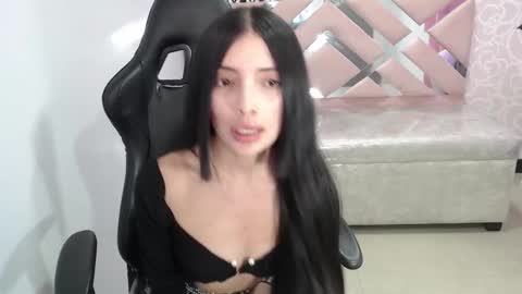 Snapshot of cynthia_ch chatting on 30, 10, 2025 CINTIA ARAUJO online show from 30, 10, 2025