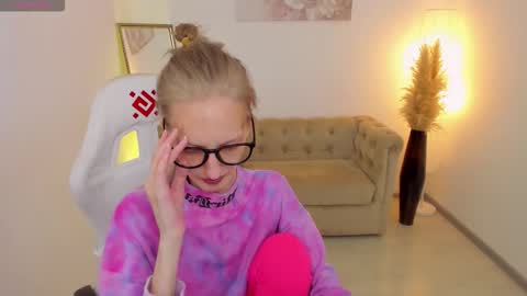 cynthia_charm online show from 12, 9, 2025