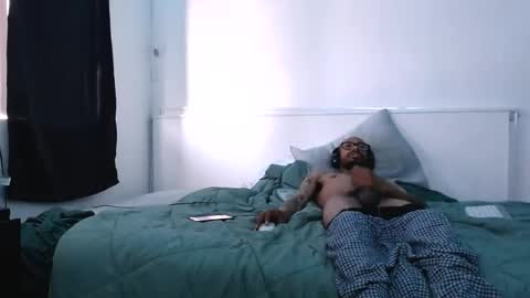 SkinnyTattedGuy online show from 22, 7, 2026