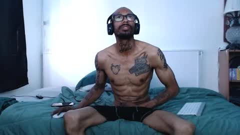 SkinnyTattedGuy online show from 23, 7, 2026