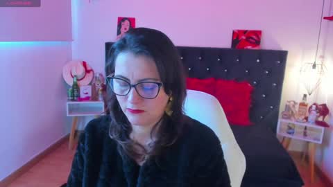 Mia  online show from 6, 1, 2025
