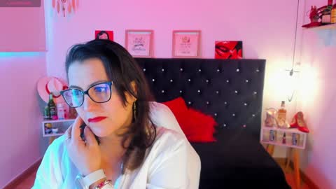 Mia  online show from 7, 1, 2025