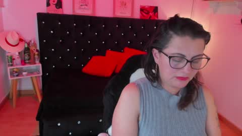 Mia  online show from 8, 1, 2025