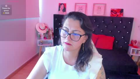 Mia  online show from 10, 1, 2025
