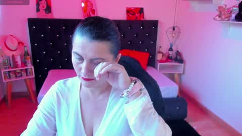 Mia  online show from 12, 1, 2025