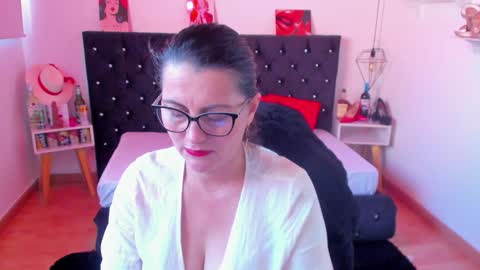 Mia  online show from 12, 1, 2025