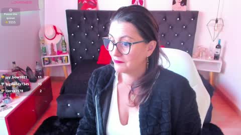 Mia  online show from 17, 1, 2025