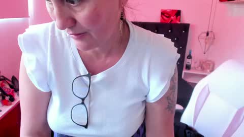 Mia  online show from 19, 1, 2025