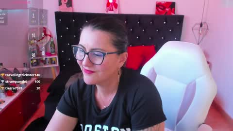 Mia  online show from 20, 1, 2025